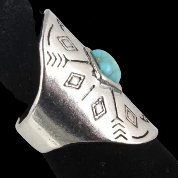 Artisan Southwestern-style Shield Ring with Turquoise Stone - Picture 2 of 2